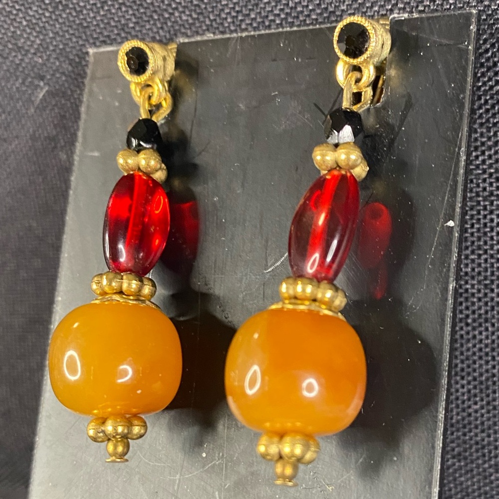 Vintage Black, Red & Butterscotch Multi-Shaped Glass Bead Dangle Clip Earrings.
